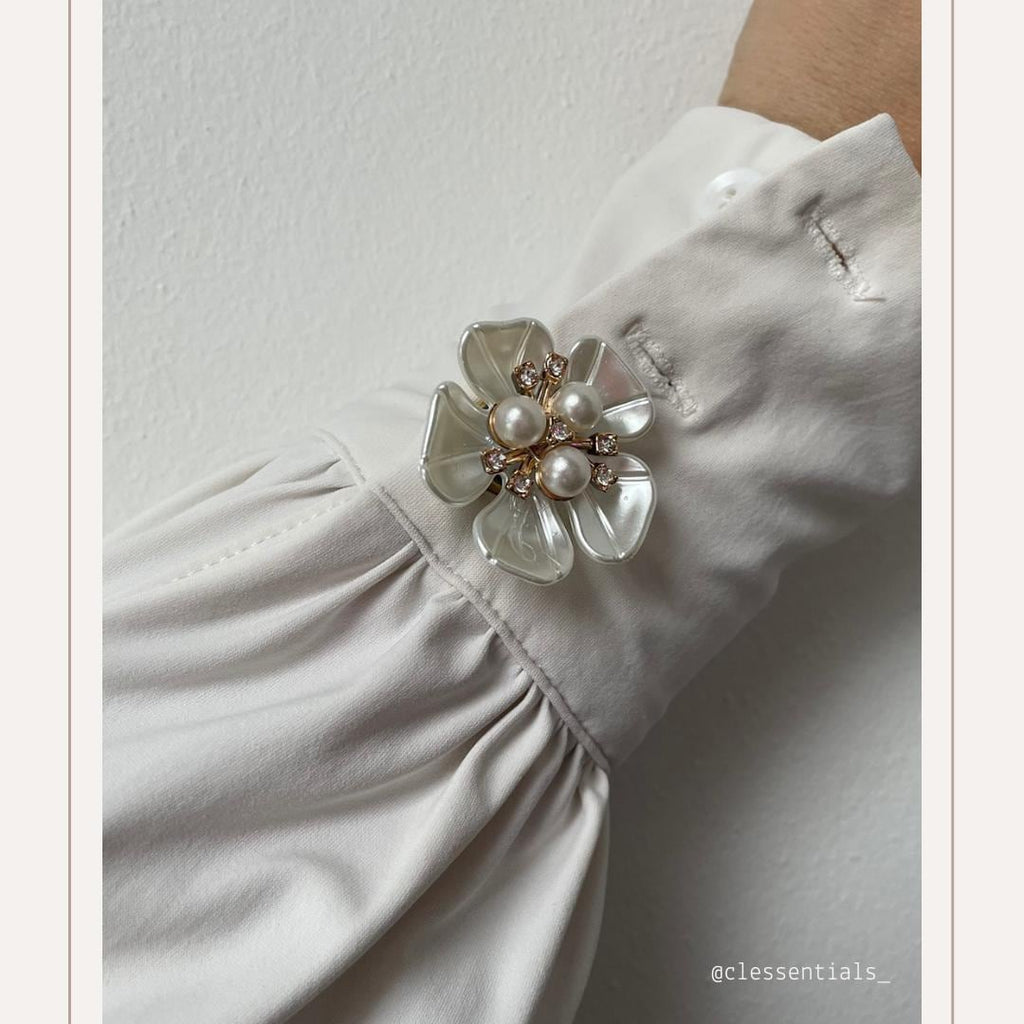 Pearl Flower 5 White Button Cover