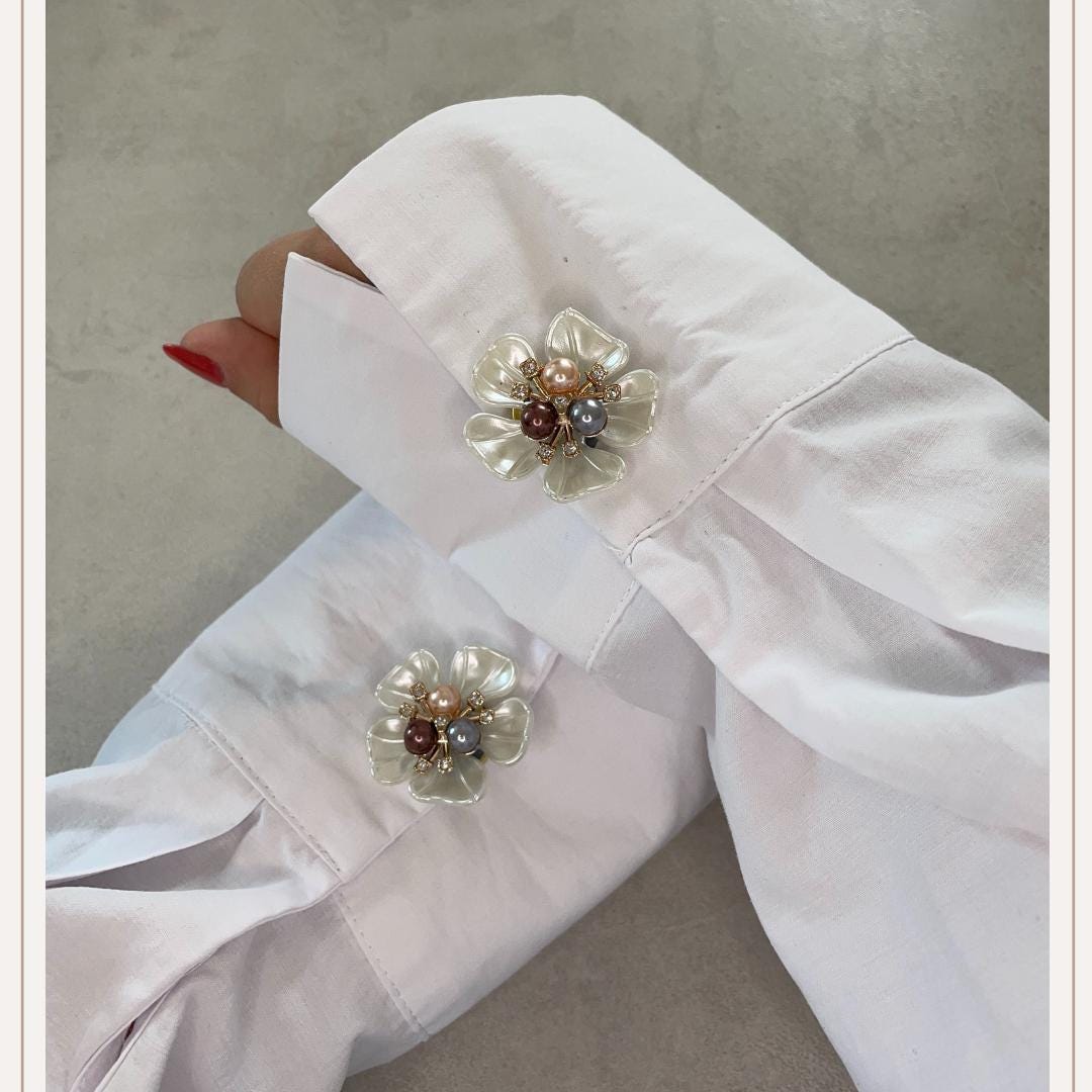 Pearl Flower 5 Brown Button Cover