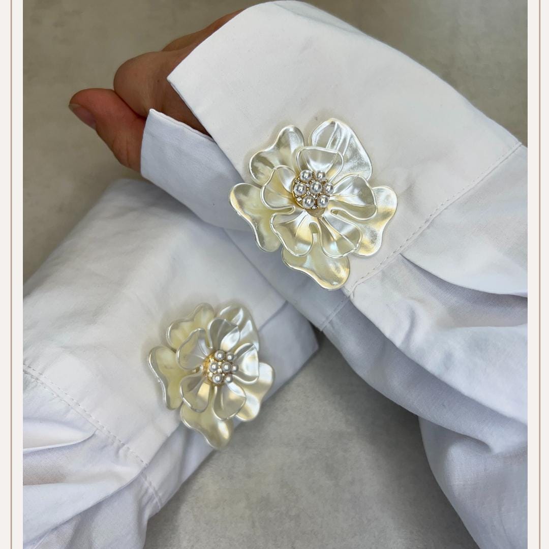 Double Flower 5 Pearl White Button Cover