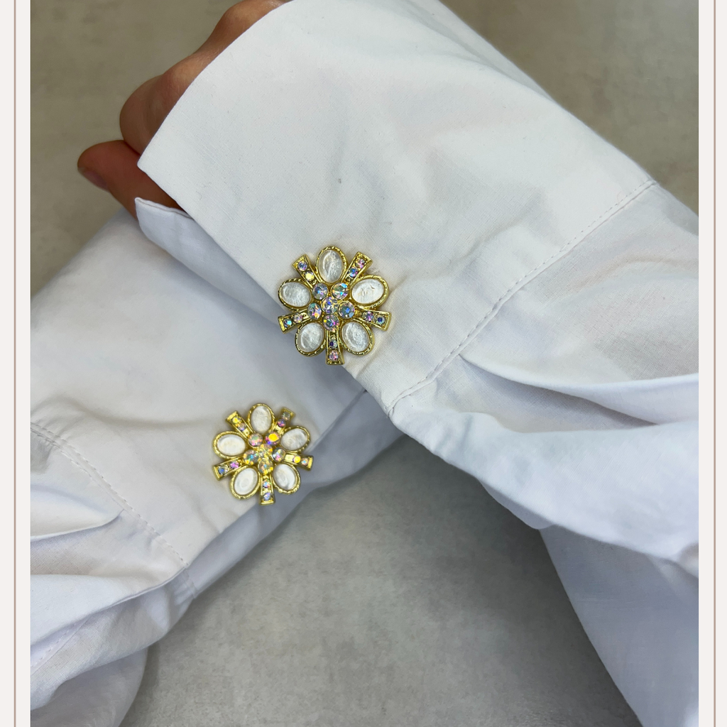Handgemaakte Viola bloem wit button cover