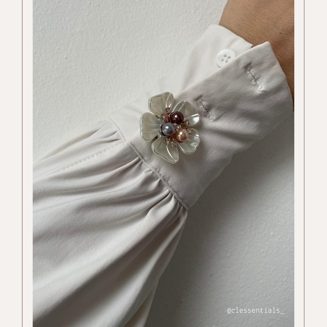 Pearl Flower 5 Brown Button Cover